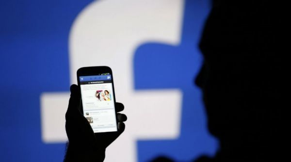 Οι νέοι προτιμούν να ενημερώνονται μέσω Facebook