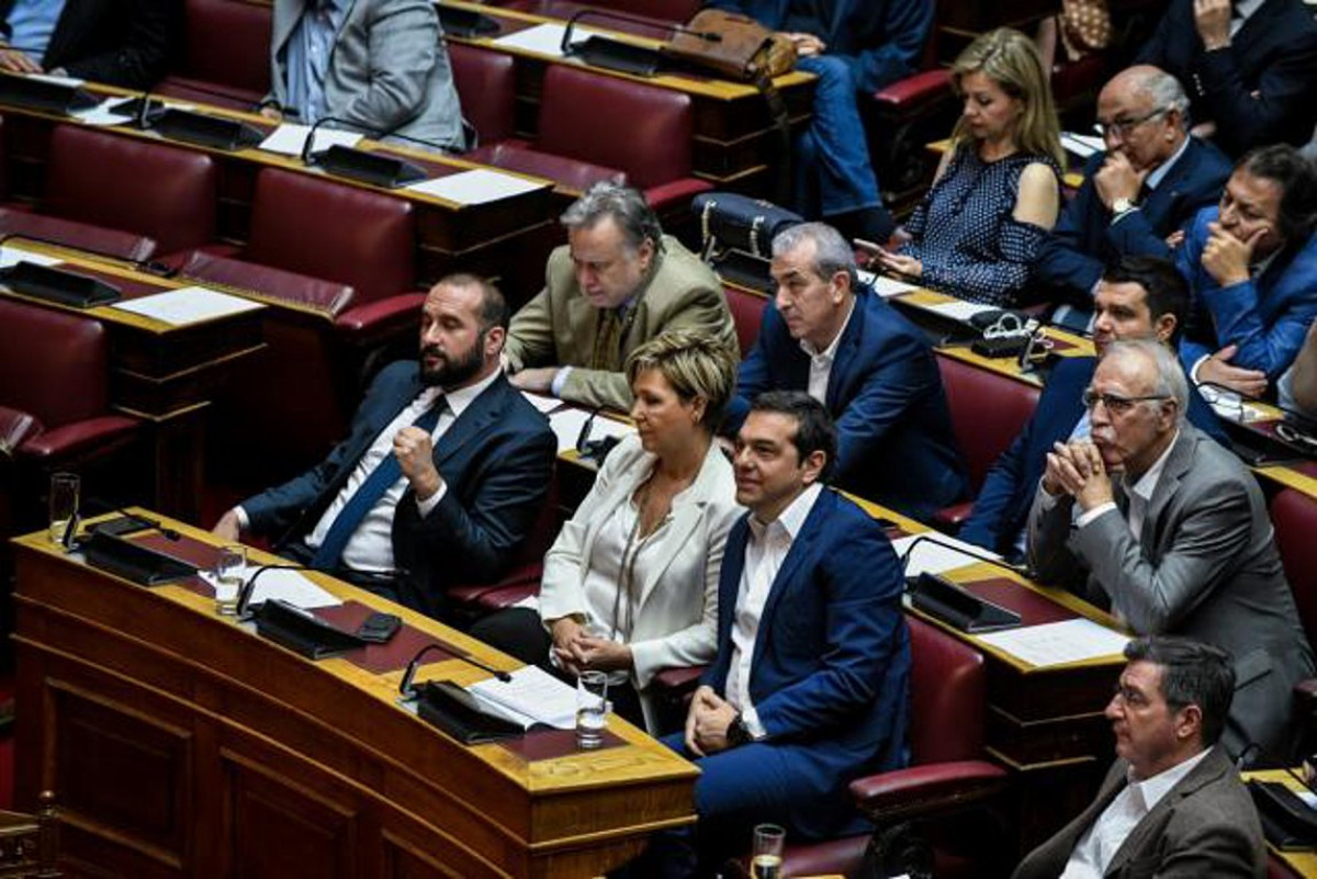 ΣΥΡΙΖΑ: Αίρει την αποχή-Ψηφίζει τα μέτρα στήριξης για τα Τέμπη