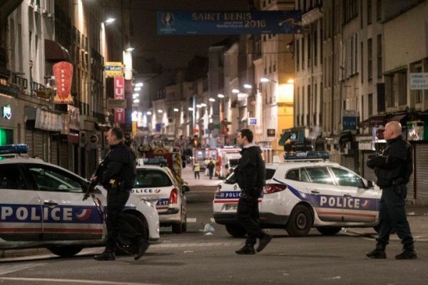 Παρίσι-Τρομοκρατία: «Πόλεμος» στο Saint Denis-Δύο νεκροί, ανατινάχτηκε γυναίκα-καμικάζι