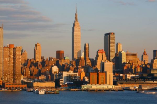 Ο δήμαρχος της Νέας Υόρκης προτείνει έκτακτο φόρο στους πλούσιους