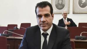 Πλεύρης: Υπόσχεση για το ακαταδίωκτο των covid-19 γιατρών