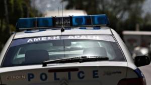 Παραδόθηκε ο 46χρονος που ξυλοκόπησε τη σύντροφό του στην Αργυρούπολη