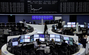 Επιφυλακτική άνοδος στις ευρωαγορές με το βλέμμα στη Fed