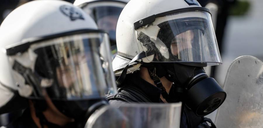 Το εμβόλιο θα ρίξει τις μάσκες (και) της κυβέρνησης