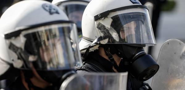 Το εμβόλιο θα ρίξει τις μάσκες (και) της κυβέρνησης