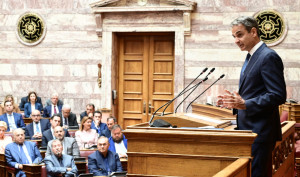 Οι ιδρωμένες φανέλες της ΝΔ και οι δελφίνοι του Μητσοτάκη