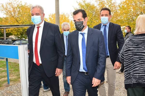 Πλεύρης από Λάρισα: Αν χρειαστεί, θα γίνει επίταξη ιδιωτών γιατρών