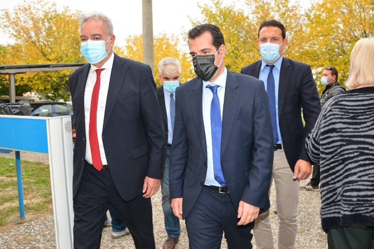 Πλεύρης από Λάρισα: Αν χρειαστεί, θα γίνει επίταξη ιδιωτών γιατρών