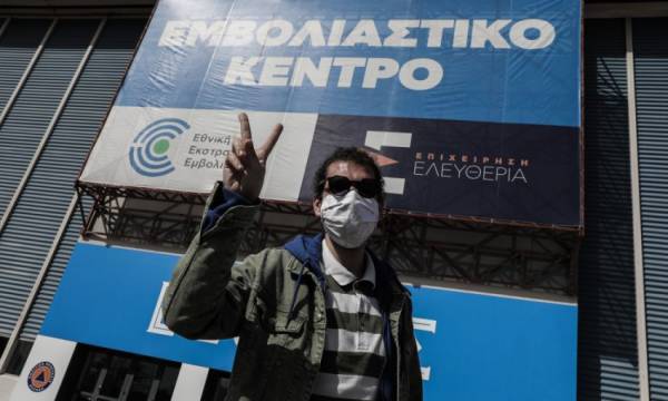 Ποια είναι τα προνόμια των εμβολιασμένων που εξετάζει η κυβέρνηση