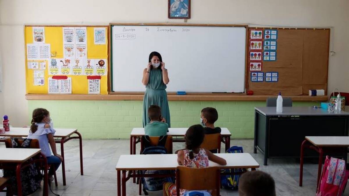 Επιτροπή λοιμωξιολόγων: Εισήγηση για κλείσιμο δημοτικών σχολείων και νηπιαγωγείων
