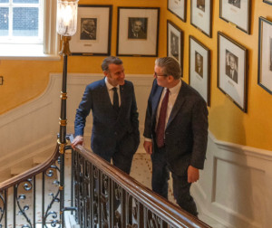 Γαλλία-Βρετανία: Ιστορική συμφωνία για στενότερη συνεργασία στα πυρηνικά όπλα