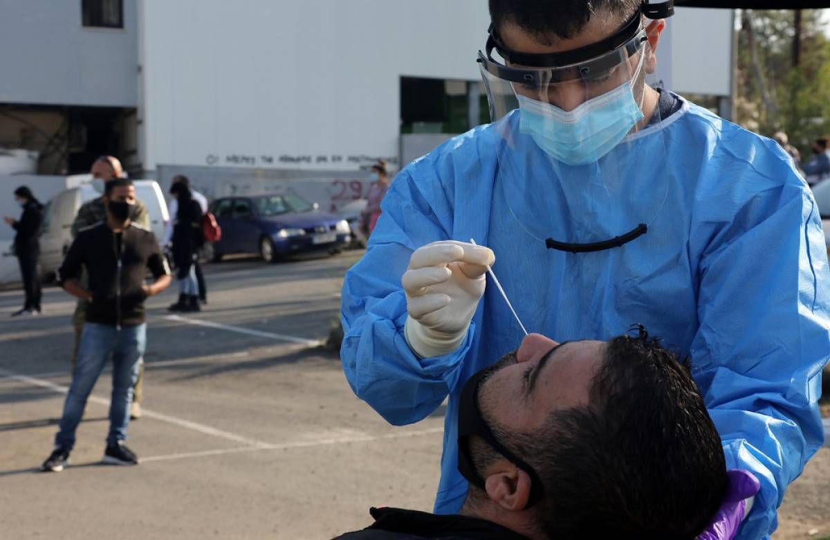 Έρχεται υποχρεωτικό εβδομαδιαίο rapid test για τους ανεμβολίαστους στον τουρισμό