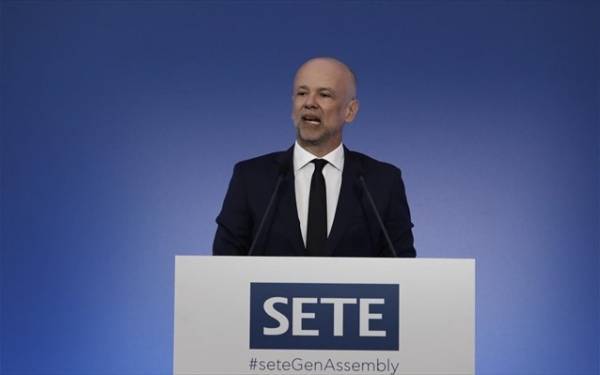 Ρέτσος: Ρεαλισμός στις προσδοκίες για τον τουρισμό το 2021