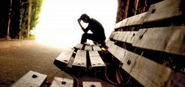 Έρευνα: Τα βλέπει όλα... μαύρα το 98% των Ελλήνων