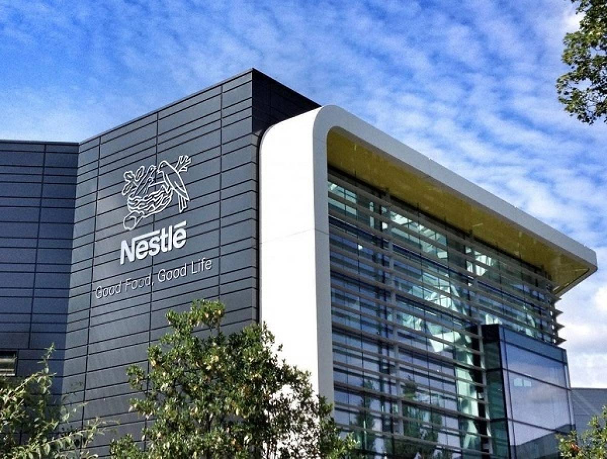 Nestlé: Με «μηδενική» επιβάρυνση η χρήση ανακυκλωμένου πλαστικού (rPET)