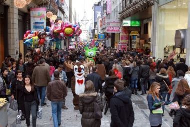 Από πότε θα ισχύει το εορταστικό ωράριο των καταστημάτων