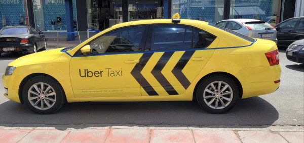 Uber: Δυνατότητα αποστολής-παραλαβής πακέτου με ταξί σε Αθήνα και Θεσσαλονίκη