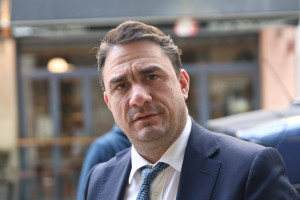 Τσουκαλάς: Η κυβέρνηση κυνηγά ανελέητα τη μεσαία τάξη και επιλέγει στρατηγική πόλωσης