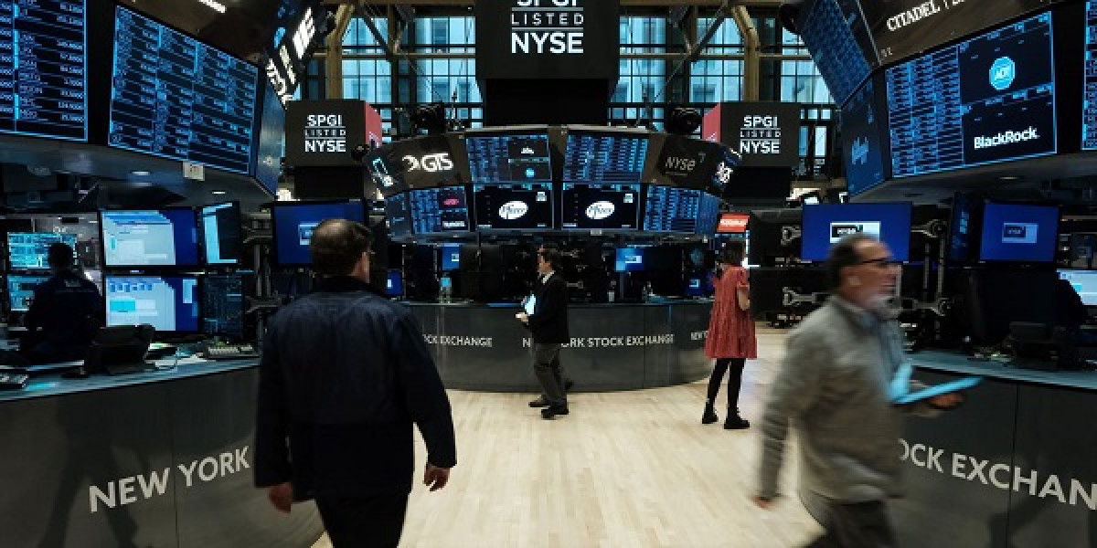 Βήμα σημειωτόν στη Wall Street εν όψει Πάουελ