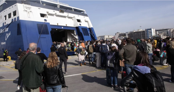 «Βούλιαξαν» από τους εκδρομείς του Πάσχα τα λιμάνια