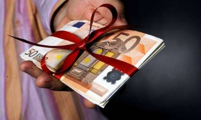 Νωρίτερα φέτος το δώρο Χριστουγέννων του ΟΑΕΔ