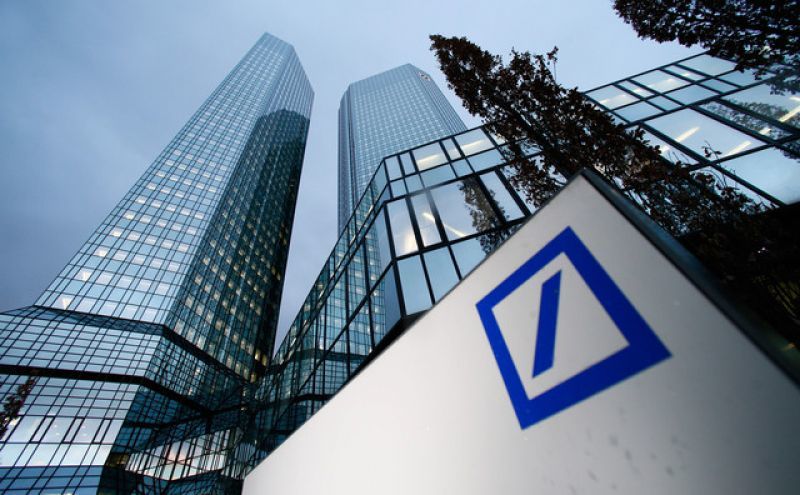 "Σπάει" σε δύο μέρη η Deutsche Bank