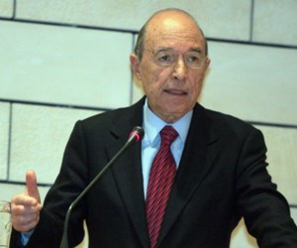 Κ. Σημίτης: Ανάγκη να περάσει η Ευρωζώνη σε οικονομική διακυβέρνηση'