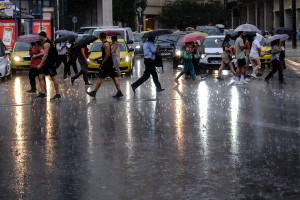 Καταιγίδες σε μεγάλο μέρος της χώρας-Πότε υποχωρούν τα έντονα φαινόμενα