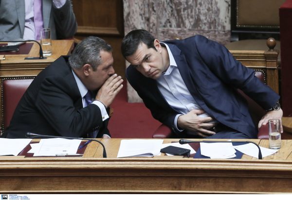 Ποιος εξακολουθεί να «τσιμπάει» με την κόντρα Τσίπρα – Καμμένου;