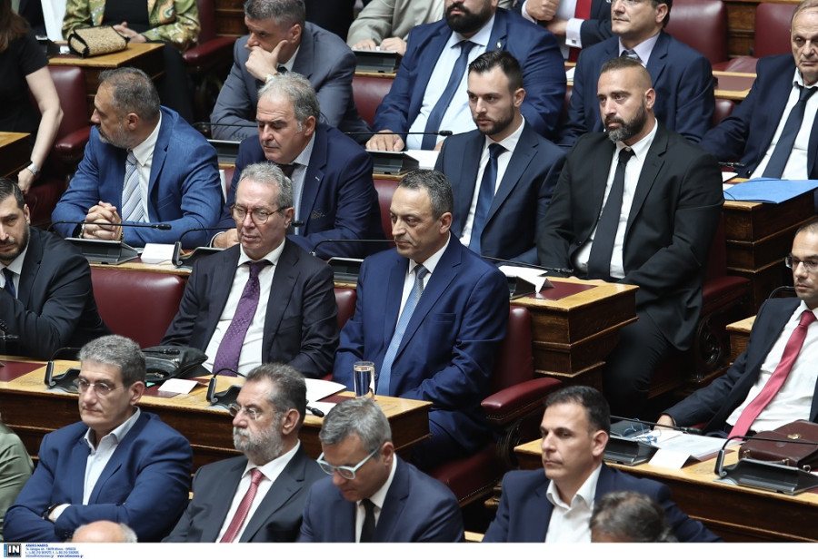 Οι διώξεις κατά των Σπαρτιατών, οι κοινοβουλευτικές καραμπόλες και ο Βελόπουλος που τρίβει τα χέρια του