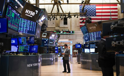 Wall Street: Διευρύνει το ράλι με ώθηση από τα ομόλογα