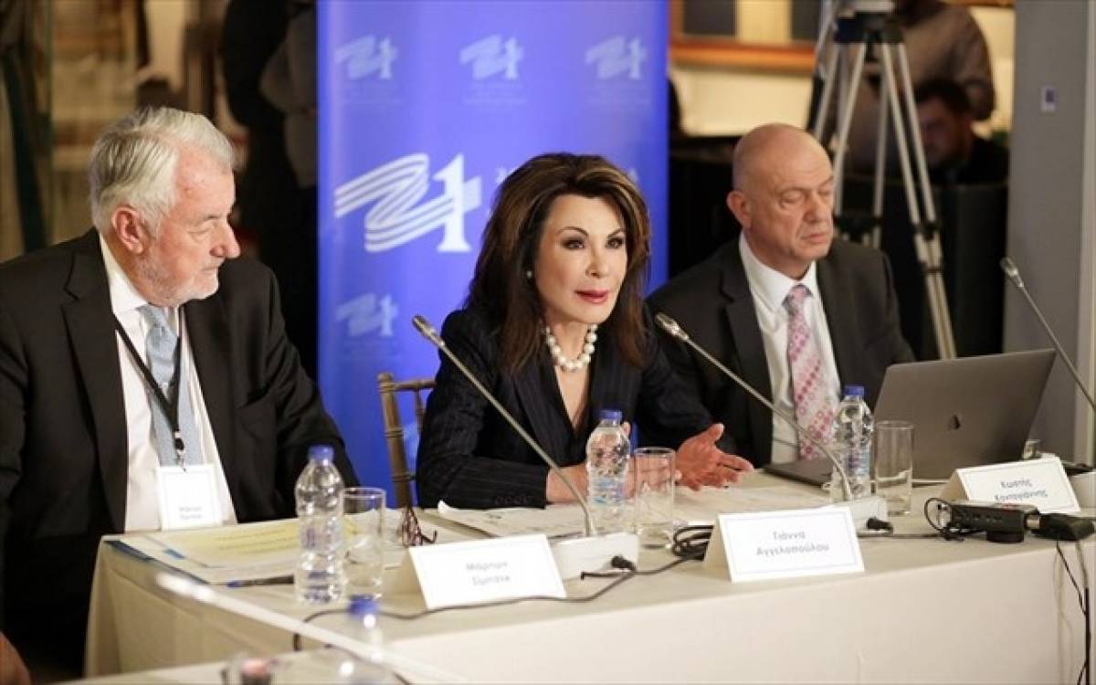Αγγελοπούλου: Δε θα πάρουμε από το Δημόσιο ούτε ένα ευρώ