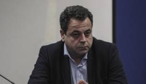 Στο χαρτοφυλάκιο Σαντορινιού η ακτοπλοΐα και η ναυτική εργασία