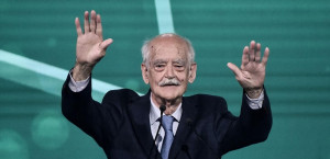 Απόστολος Κακλαμάνης σε Μητσοτάκη: Δεν διαγράφονται οι δημοκρατικοί αγώνες και η προσφορά του ΠΑΣΟΚ