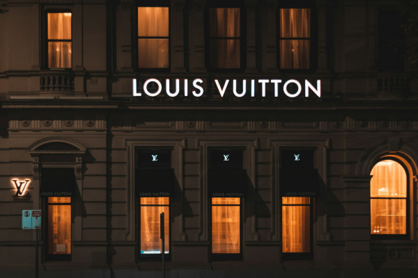LVMH: Η πολυτέλεια σε κρίση– Πάνω από 50% η απώλεια χρηματιστηριακής αξίας