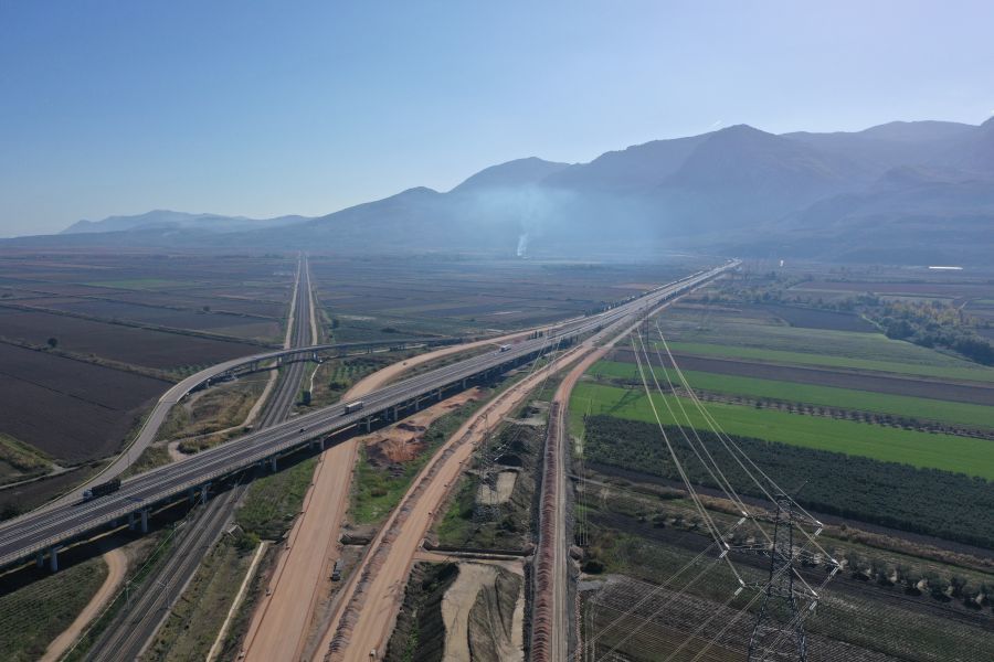 Στο Νότιο Τμήμα του αυτοκινητοδρόμου Ε65 βρέθηκε ο Πρωθυπουργός