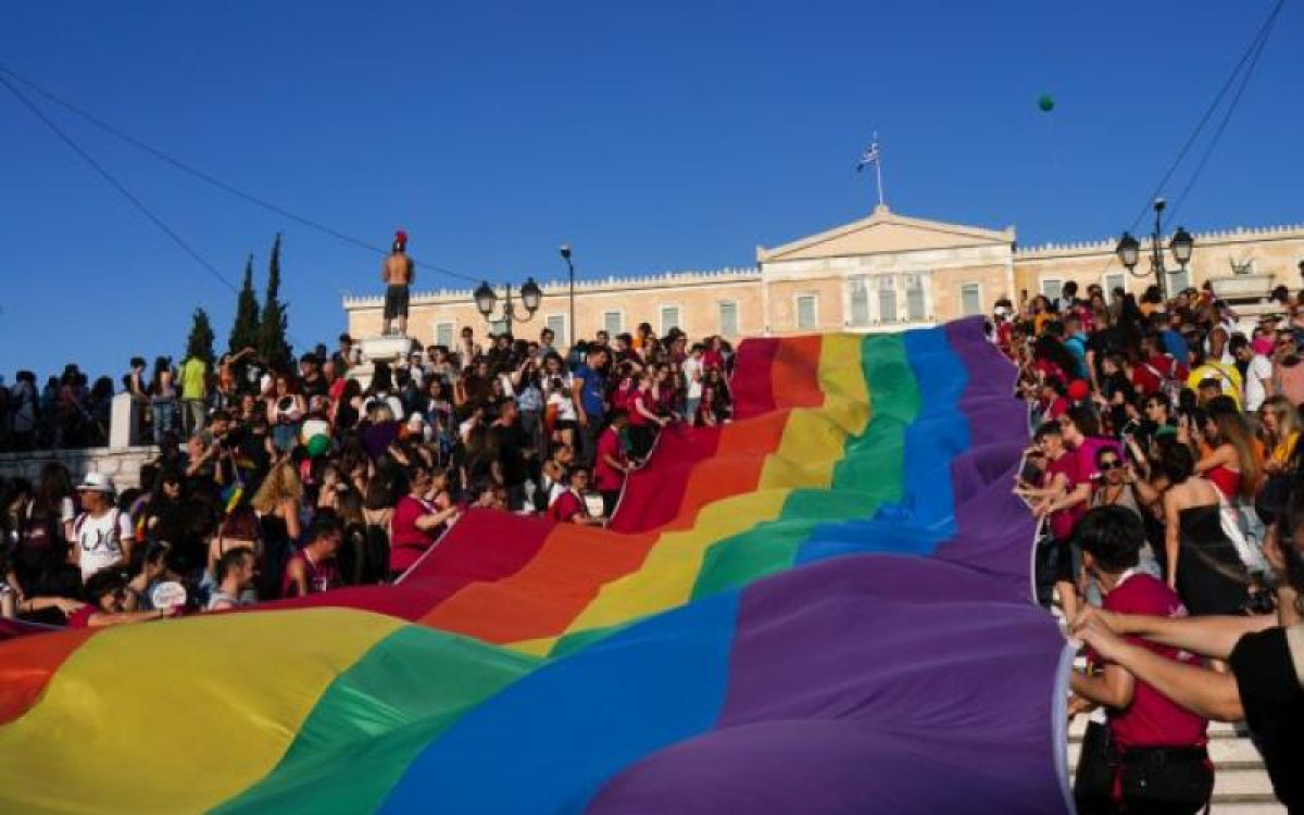 Nομοσχέδιο για ομόφυλα ζευγάρια: Τι προβλέπει για γάμο και παιδιά