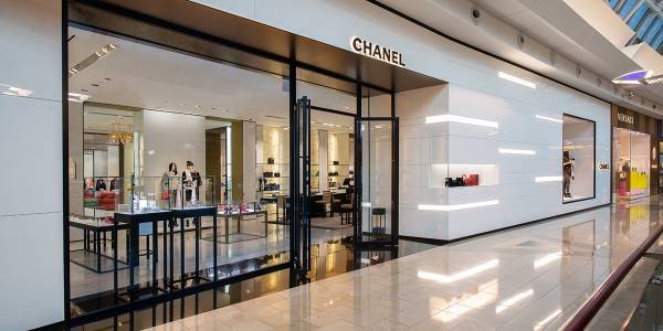 Chanel: Περιμένει να «εκτοξευτούν» οι πωλήσεις το 2021