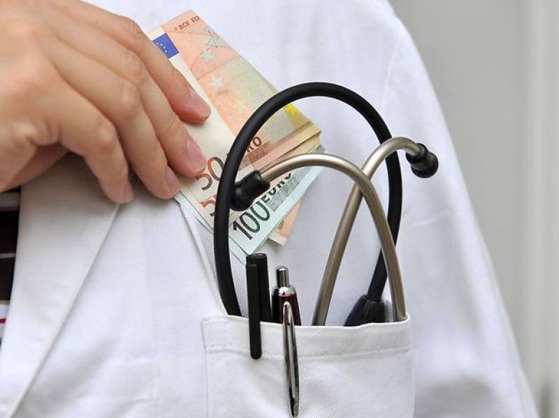 ΕΔΕ για τον θάνατο ασθενούς που είχε καταγγείλει γιατρό για "φακελάκι"