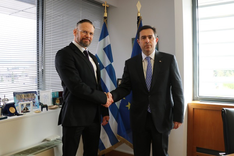Συμφωνία υπ. Μετανάστευσης-Frontex για την ενίσχυση των εθελοντικών επιστροφών μεταναστών