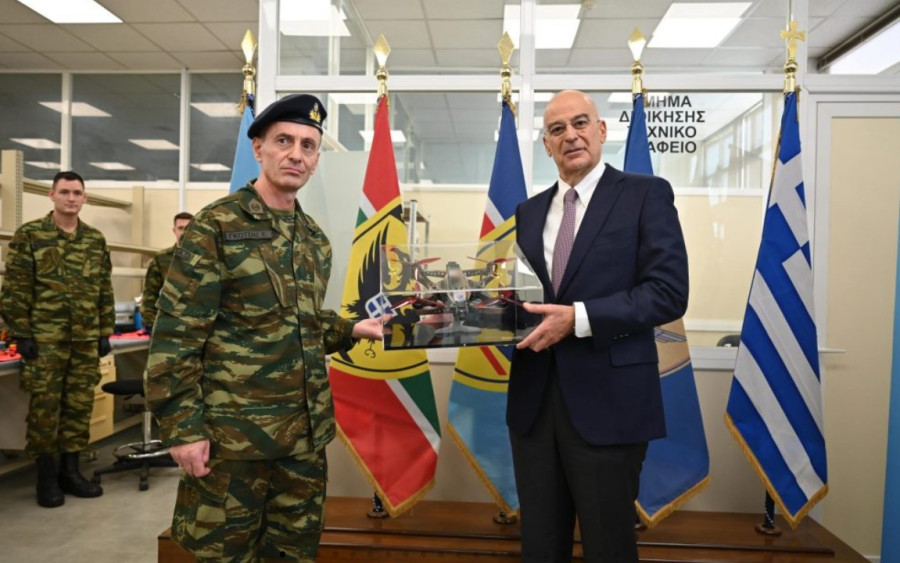 «Περίεργη» δήλωση Δένδια από εργοστάσιο Drones: Θα παρακαλέσω τον Πρωθυπουργό να έρθει να δει τι φτιάχνουμε