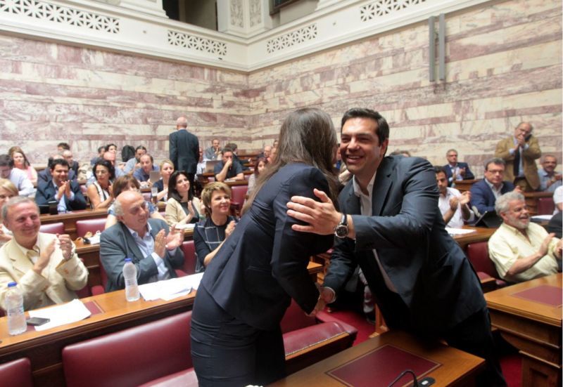 Μνημόνιο: Σε εξέλιξη η συνάντηση Τσίπρα – Κωνσταντοπούλου