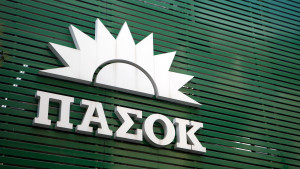 ΠΑΣΟΚ: Η κυβέρνηση διαιρεί την κοινωνία σε δύο Ελλάδες – Των λίγων που καλοπερνούν, των πολλών που αγκομαχούν