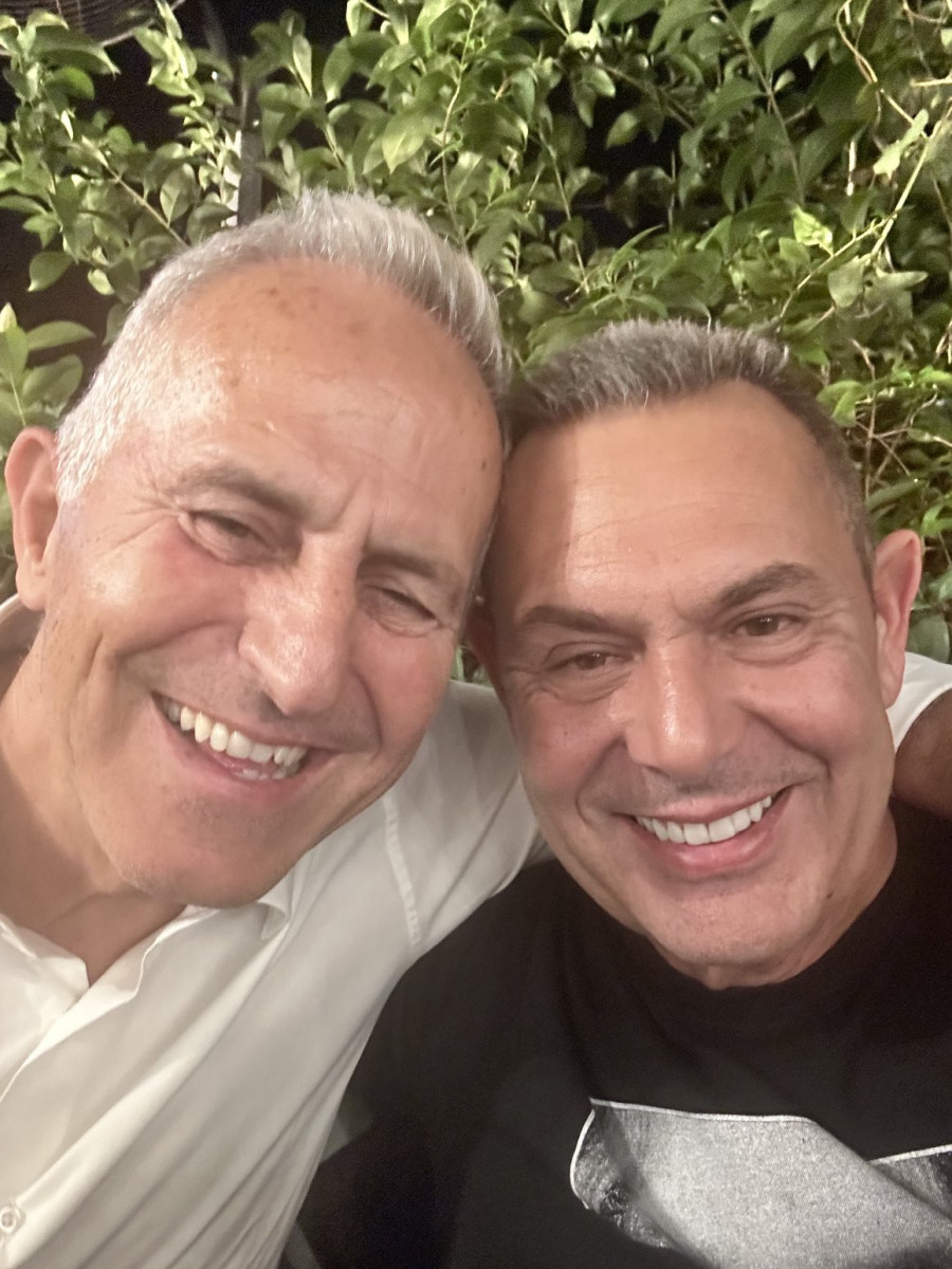 Μία εικόνα, χίλιες λέξεις: Καμμένος και Αποστολάκης ποζάρουν περιχαρείς