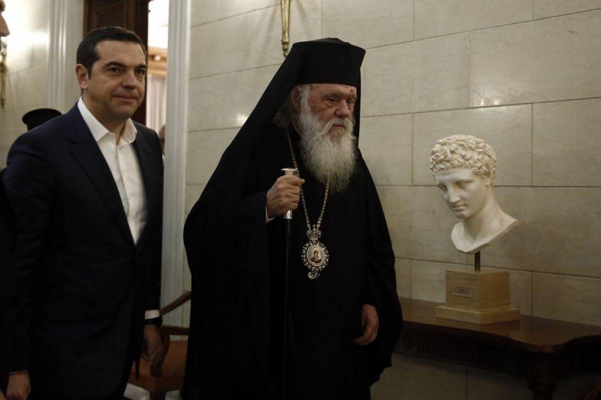 Το Μαξίμου προχωρά μονομερώς στη μισθοδοσία των κληρικών