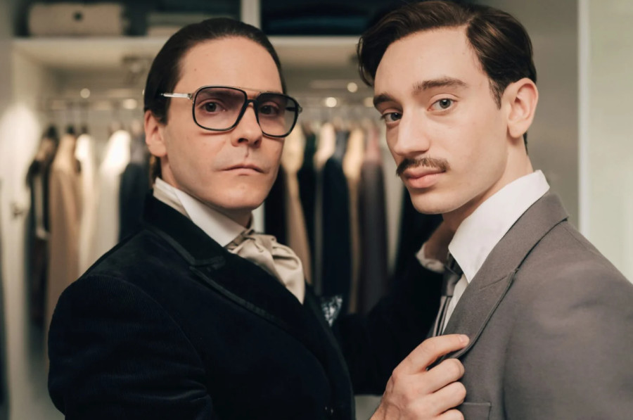 Becoming Karl Lagerfeld: Οι πρώτες εικόνες και το τρέιλερ της σειράς