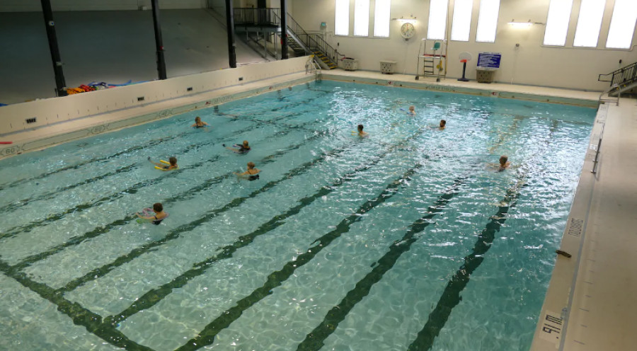 Συμβολική κίνηση Βερολίνου-Οι γυναίκες μπορούν να κολυμπούν γυμνόστηθες στις πισίνες