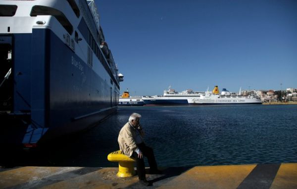 Παραλύει το λιμάνι του Πειραιά