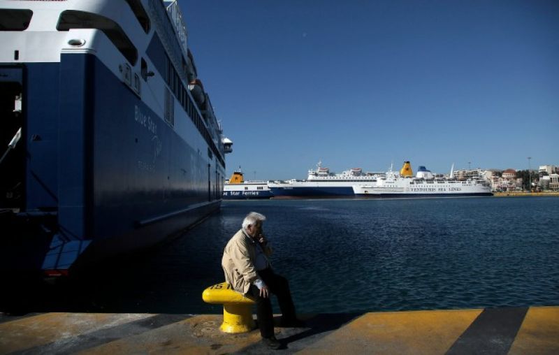 Παραλύει το λιμάνι του Πειραιά