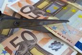 FT:"Κούρεμα" πάνω από 30% για καταθέσεις άνω των 8.000 ευρώ